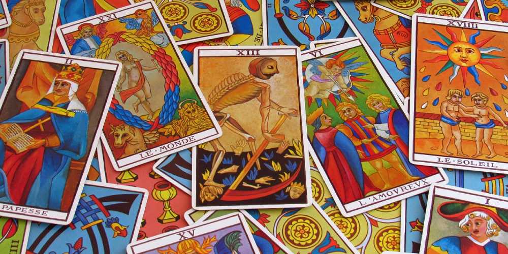 Online tarot reading grotesque pile