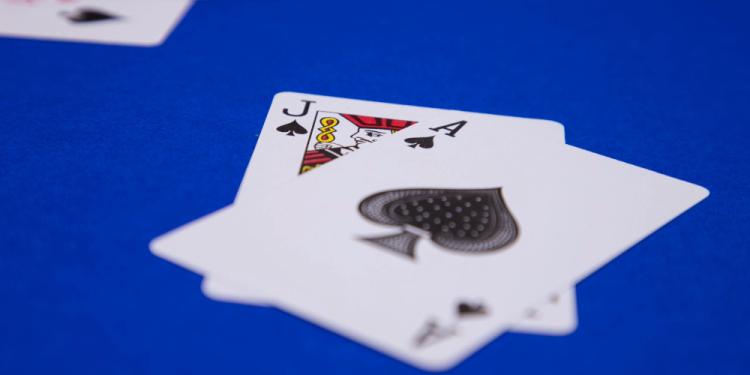 Video Blackjack Pros and Cons – Should You Play 21 Online?