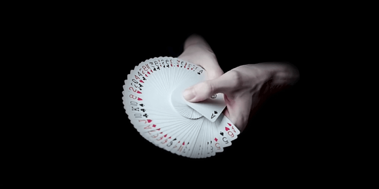 Card Magic Tricks You Can Learn – Magician Steps Into The Casino