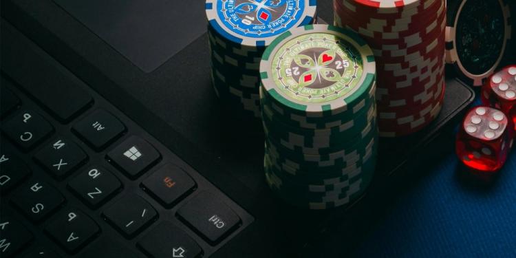 Understanding Online Casino Play Through Requirements