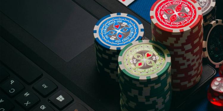 How Casino Game Designers Make Games for Online Casinos