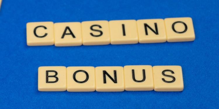 Understanding Sticky vs Non-Sticky Online Casino Bonuses