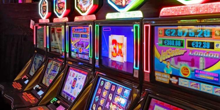 Why Should You Play Online Slots? – Top Reasons To Try Them!