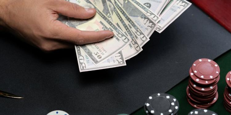 Top Reasons Why You Can’t Make A Living Playing Blackjack